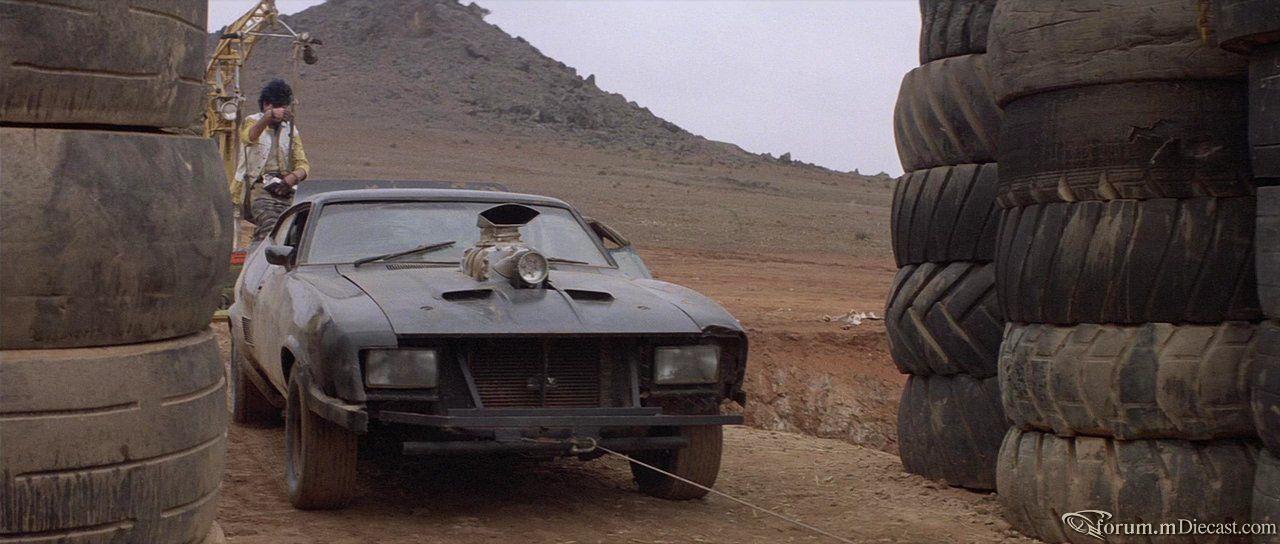 Безумный макс дорога 2. Ford Mad Max 2. Мэд Макс 2 машины. Безумный Макс машина Макса 1981. Безумный Макс 1979 машина.